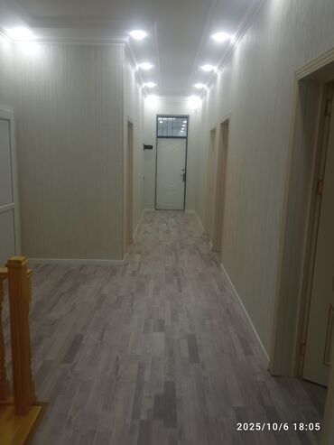 Həyət evləri və villaların satışı: İki mərtəbəli, geniş həyət sahəsi olan fərdi ev. Xüsusiyyətlər: - — 11