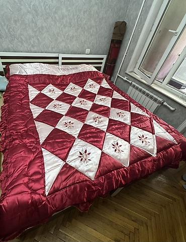 Yataq üçün Yeni rəng - Qırmızı Yataq örtüyü