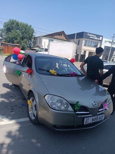 купить запчасти на опель вектра б: Седан Nissan Primera светло-коричневого цвета, украшенный для особого