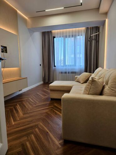 стол для растяжки спины: 2 комнаты, 55 м², Элитка, 4 этаж, Дизайнерский ремонт
