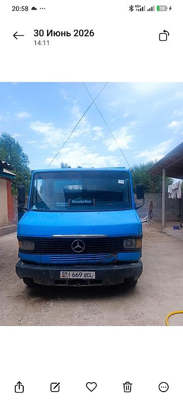 урус машина: Mercedes-Benz грузовой микроавтобус (синего цвета) Основные — 1