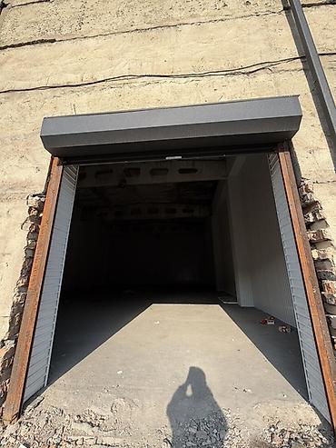 склад на аренду: 240 м², С высокими потолками — 1