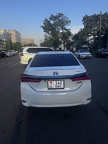 1 nz: Toyota Corolla: 2019 г., 1.8 л, Вариатор, Гибрид, Седан — 4