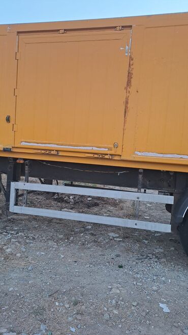 Qoşqular: 40 kub furgon yarımqoşqu — yaxşı işlək vəziyyətdə Satılır etibarlı — 8