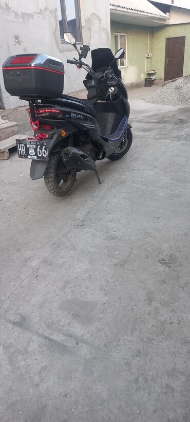 Скутеры: Макси-скутер 150 куб. см, Бензин, Б/у — 5