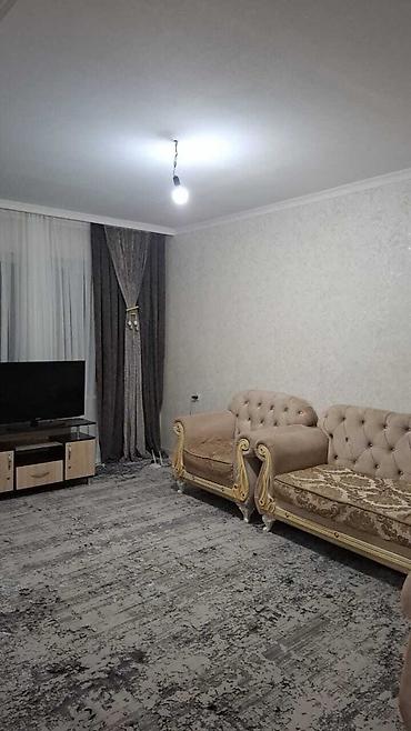 Двуспальные кровати: Кровать с мягким изголовьем, обтянутым тканью, состоящим из отдельных — 7