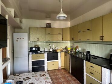снять жилье в кыргызстане: 2 комнаты, 74 м², 3 этаж, Евроремонт
