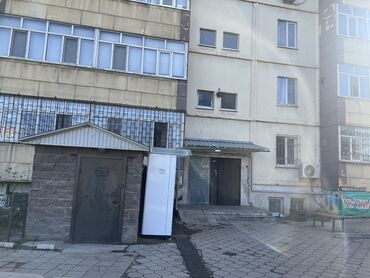 продаю дом алматинка мустафа: Продаю Магазин В жилом доме, 38 м², Старый ремонт, Отдельный вход, Цокольный этаж этаж