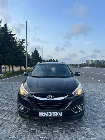 bora: Hyundai ix35, qara rəng, benzinli krossover. Xüsusiyyətlər: - — 7