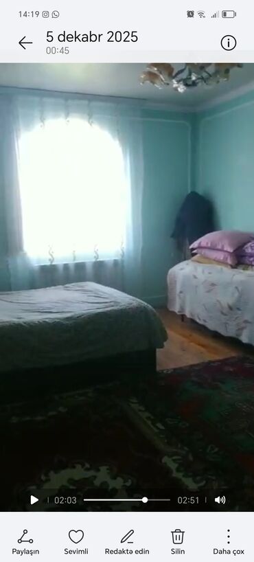 Həyət evləri və villaların satışı: Satış üçün həyət evi. Yerdən kürsili,geniş 3otaq və 1zal, əşyalarla — 12