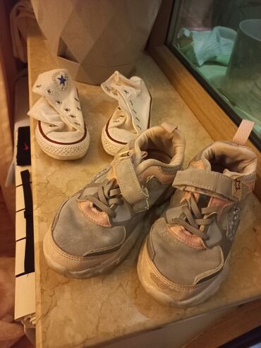 фирменная детская обувь: Обувь в хорошем состояние без дефектов мокасины на мальчика, кеды на