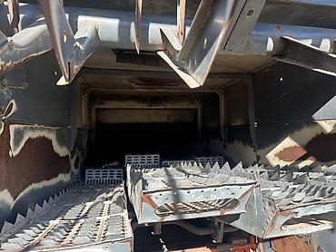 Зерноуборочные комбайны: Зерноуборочный комбайн Ростсельмаш. - Полноразмерная жатка с — 8