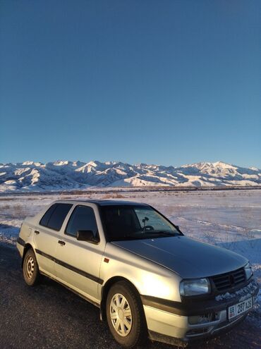 продажа гольф 4: Volkswagen Vento: 1992 г., 1.8 л, Механика, Газ, Седан