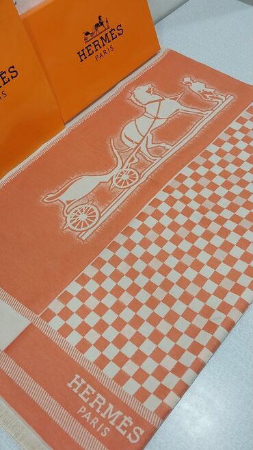 Digər aksesuarlar: Hermes şərfi, xanımlar üçün, təzədir, keyfiyyətlidir. Model: Hermès — 10