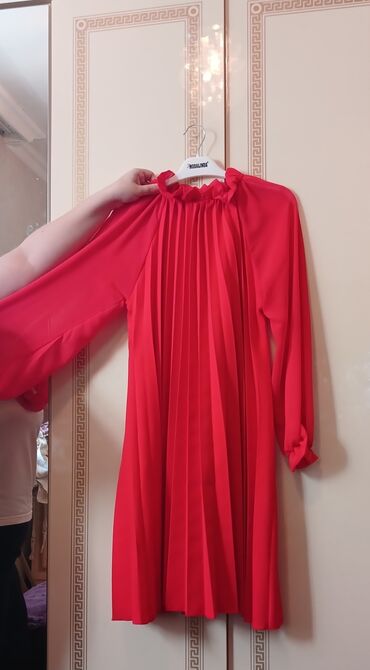 tikdirmek ucun don modeli: Повседневное платье, Мини, Bebe, M (EU 38)