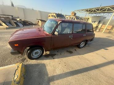 VAZ (LADA): VAZ 2104 universal – tünd qırmızı rəng Xüsusiyyətlər: - Korpus: 5 — 3