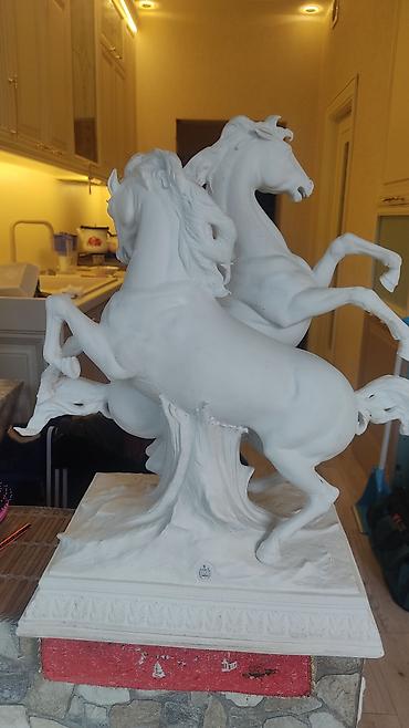 at figurları: İtaliya istehsalı Capodimonte Principe porselen heykəl - Mövzu: İki — 1