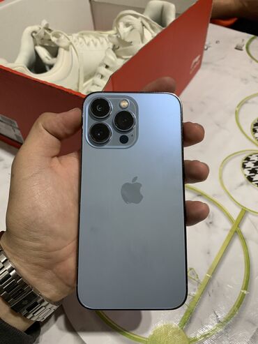 Apple iPhone: IPhone 13 Pro, Б/у, 256 ГБ, Голубой, Защитное стекло, Чехол, 100 %