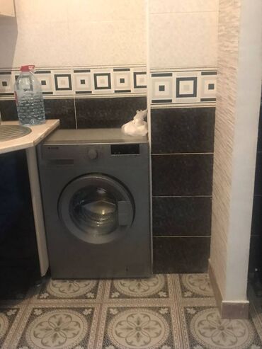 Uzunmüddətli kirayə mənzillər: Hezi Aslanov metrosu, Fəridə Şadlıq Sarayı yaxınlığında 1 otaqlı — 8