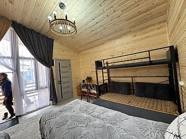 Посуточная аренда комнат: Гостевой номер в современном барн хаусе Цена за человека 1200 сом — 4