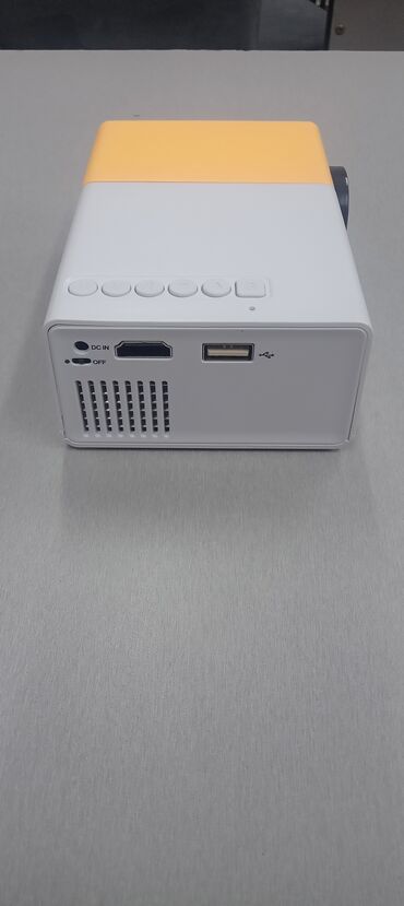 Проекторы: Компактный LED-проектор (TFT LCD), бело-жёлтый корпус. Основные — 6