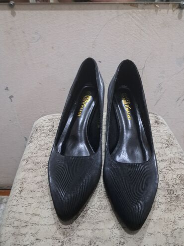 сандалии на каблуке: Туфли 38, цвет - Черный