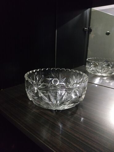 solfet qabı: Kəsilmiş naxışlı kristal şüşə qab - Material: qalın, şəffaf kristal