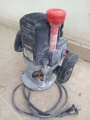 dülgər alətlərinin adları: Makita frez Çinin firma malıdır.az işləmiş zapas komurudə üstündə.8