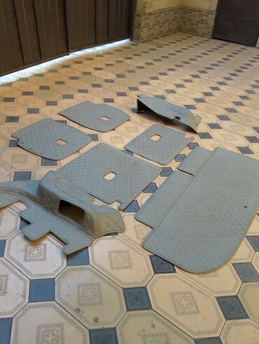 электронных дизелей: Обшивка багажника