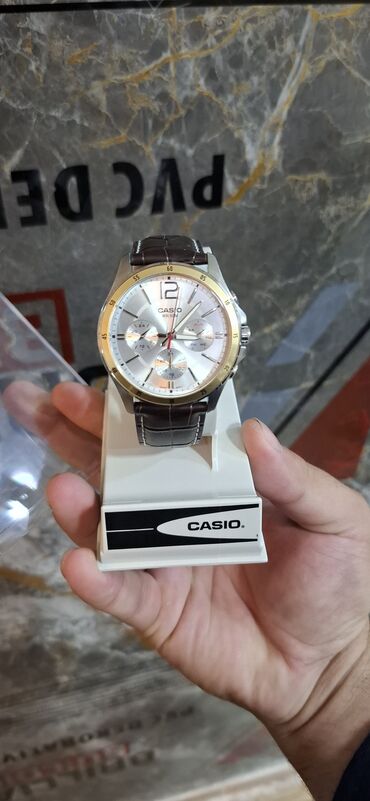 женские кроссовки reebok classic: Наручные часы, Casio, цвет - Коричневый