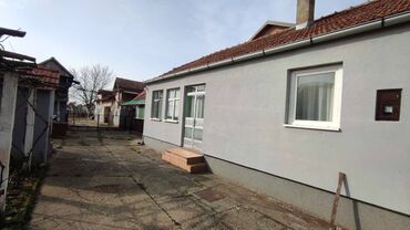 Kuće na prodaju: Prodajem kuću sa pripadajućim zemljištem i pomoćnim objektima, ukupne — 7