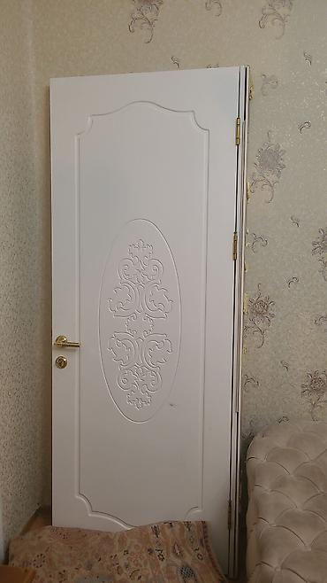 qapi celengi: Ağ rəngdə otaq qapısı – klassik oyma naxışlı model - Material — 4