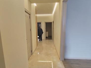 esey satisi: 3 otaqlı, Yeni tikili, 153 kv. m — 2
