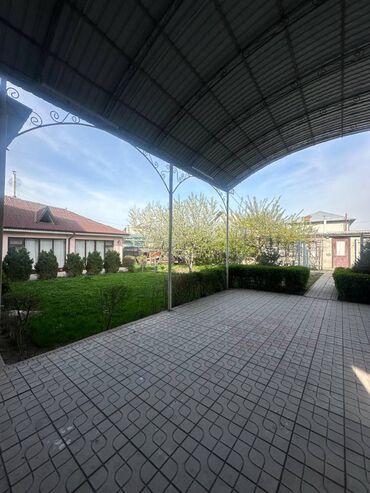 дом аренда долгосрочная: 300 м², 8 комнат, Утепленный, Бронированные двери, Забор, огорожен