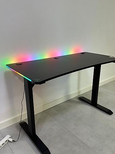 gaming monitor: HALDUM Legend RGB oyun masası - Geniş, rahat iş səthi: karbon lif — 4