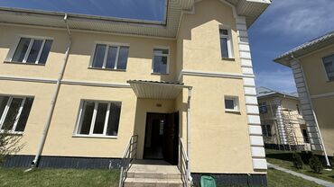 Продажа квартир: Продается таунхаус в селе Бешкунгой. Общая площадь 115 м2. Всего 4