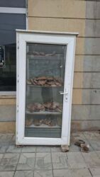 Gözəllik və estetika avadanlığı: Şüşəli dolab vitrini