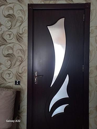Müasir dizaynlı daxili otaq qapısı(işlənmiş) - Material: tünd rəngli
