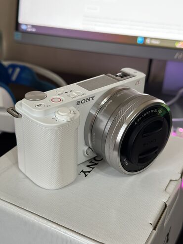 Фотоаппараты: Продам беззеркальный фотоаппарат SONY ZV-E10 + 16-50 WHITE Лучшая