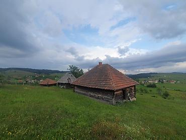 Kupujem kuću: Na prodaju plac površine 40 ari 12 km od centra Zlatibora. Na placu je — 2