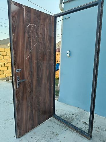 dəmir listlər: Seyf dəmir qapı Hündürlüyü-2.20sm Eni-98 Çərçivə şvellerdən yığılıb və — 2