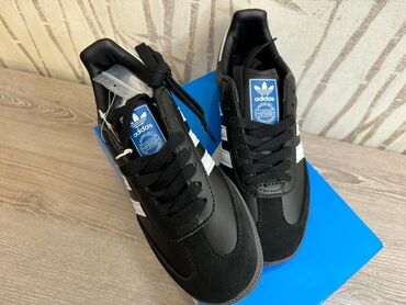 Кроссовки и спортивная обувь: Продаю реплику Adidas samba, кожа/замша. 37 размер