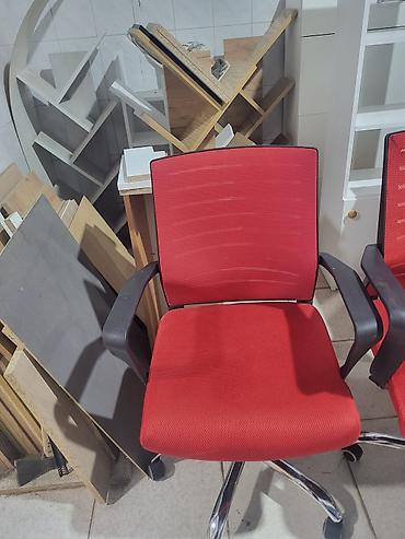 oturacaq ofis: Qırmızı ofis kresloları - hər biri tam islək vəziyyətdədir . hec bir — 2