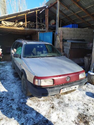 аварийная авто: Volkswagen Passat: 1988 г., 1.8 л, Механика, Бензин, Универсал