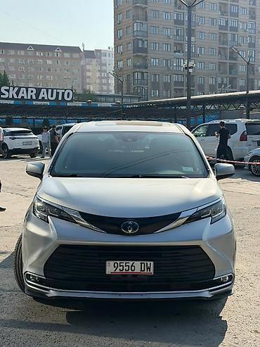 santa fe 2010: Toyota Sienna: 2022 г., 2.5 л, Автомат, Гибрид, Минивэн — 2