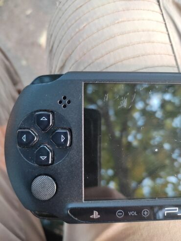 PSP (Sony PlayStation Portable): ČIPOVAN SONY PSP® je prenosna konzola za igranje koja nudi širok — 3