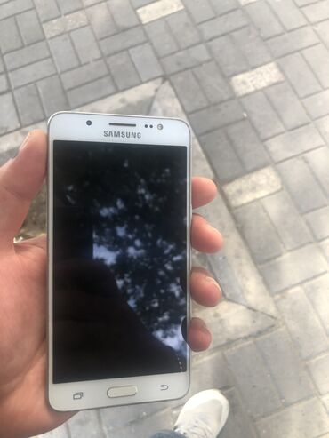 optimal samsung telefonlar: Samsung Galaxy J5 | < 2 GB Memory Capacity | rəng - Ağ | Sensor, Barmaq izi, İki sim kartlı