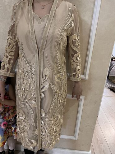 леопардовое платье халат: Продаю платье двойку. Очень красиво и богато смотрится. Было куплено