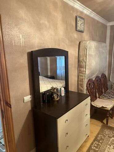 Köhnə tikili: Gəncə şəhəri Heydər Əliyev prospekti 32 nömrəli orta məktəbin qarşısı -da lalafo.az — 10 Köhnə tikili: Gəncə şəhəri Heydər Əliyev prospekti 32 nömrəli orta məktəbin qarşısı — 10