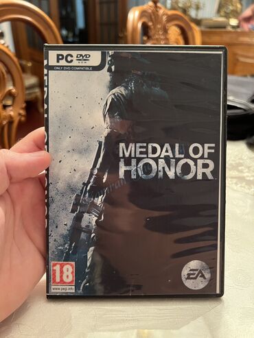 Oyun diskləri: Komputer oyunları. 1 ədədi - 1 manat. Say olaraq çox alan və ya — 25